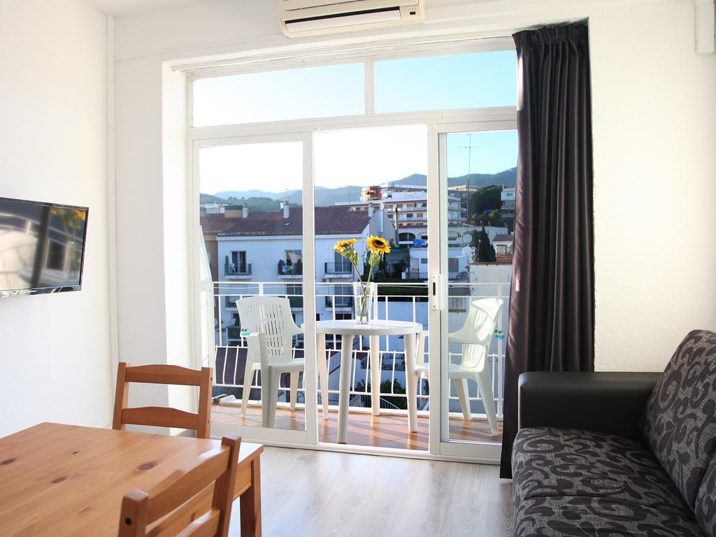 Apartaments Atzavara Calella Cameră foto
